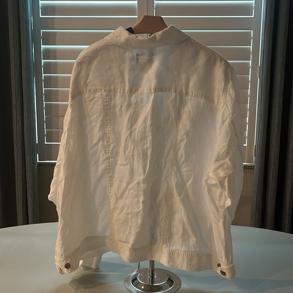 Woman’s 3X plus size lightweight linen jacket. - Picture 2 of 8
